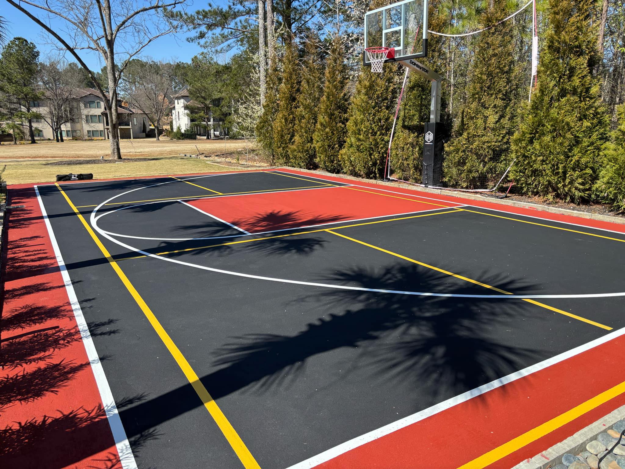 Nâng cấp sân bóng rổ - pickleball với 5 lớp sơn có 10% Hạt cao su USA DECOTURF trên nền nhựa